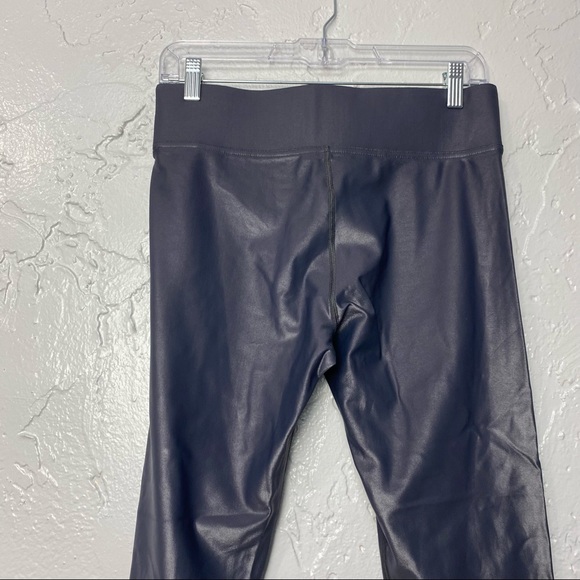 Carbon38 Regular Rise Leggings in Takara Shine S - Picture 7 of 14